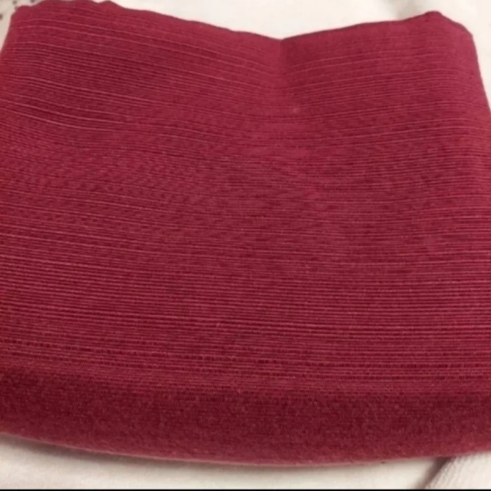 Y2k FOOD NETWORK HOME  CRANBERRY RED TEXTURED TABLECLOTH OBLONG 60 x 102 EUC!